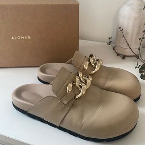 Alohas Fireplace Chain Stone Beige Clogs